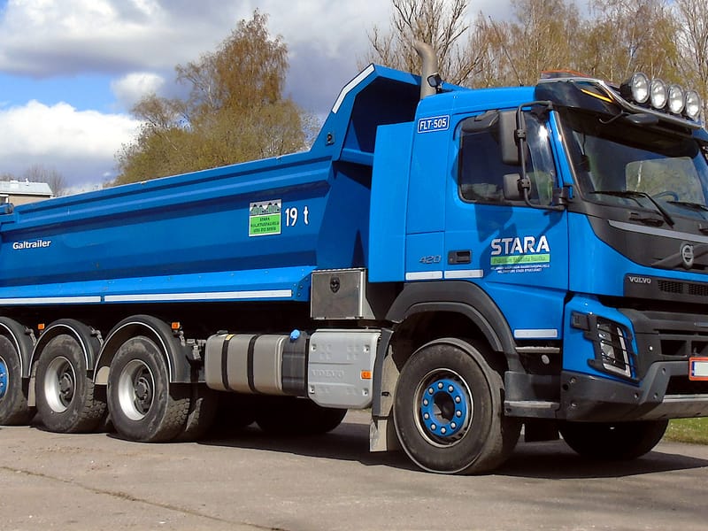 Dump truck (tipper)
