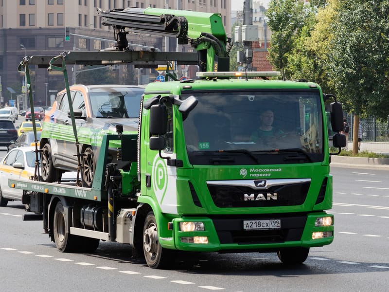Flatbed recovery truck