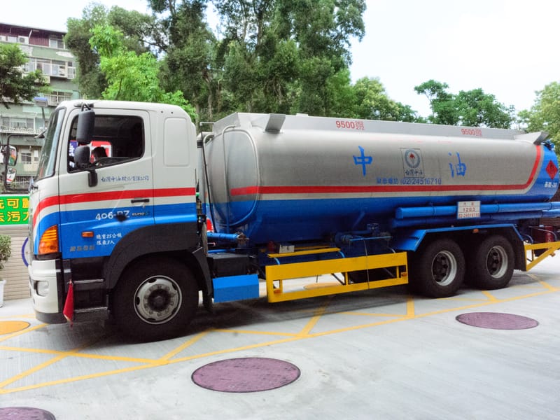 Fuel tanker (diesel bowser)