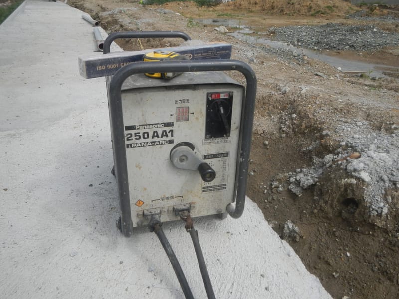 Welding machine (engine-driven welder)